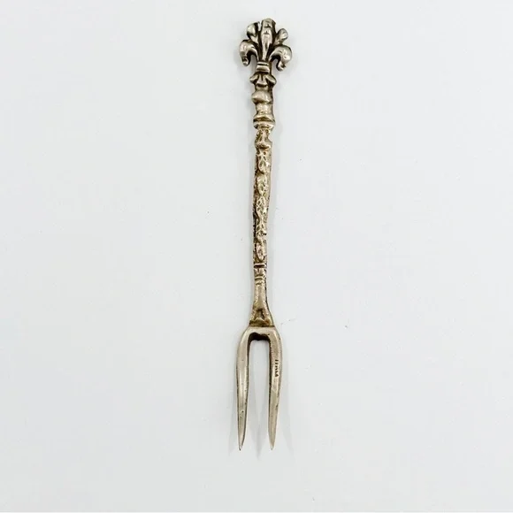 Silver ANTIQUE OLIVE FORK - FLEUR DE LIS​ - Picture 2 of 4